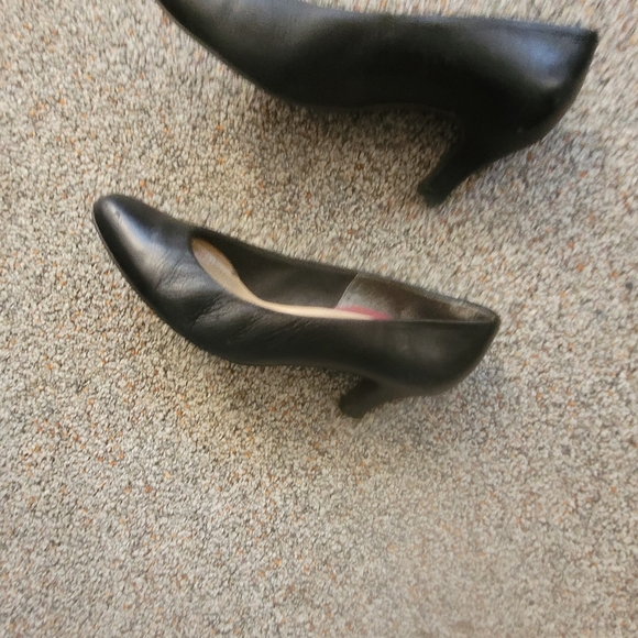 Easy Spirit navy blue leather comfort pumps - Picture 3 of 6